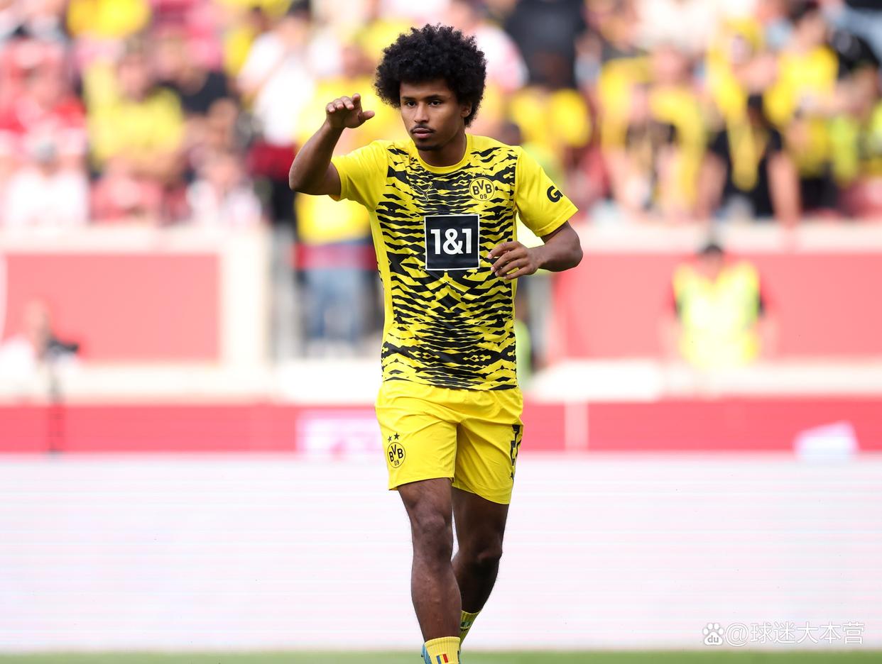 爱游戏娱乐 -英超赛程吃紧，多特蒙德今晨防线松动，气氛紧张，轮换策略成焦点 