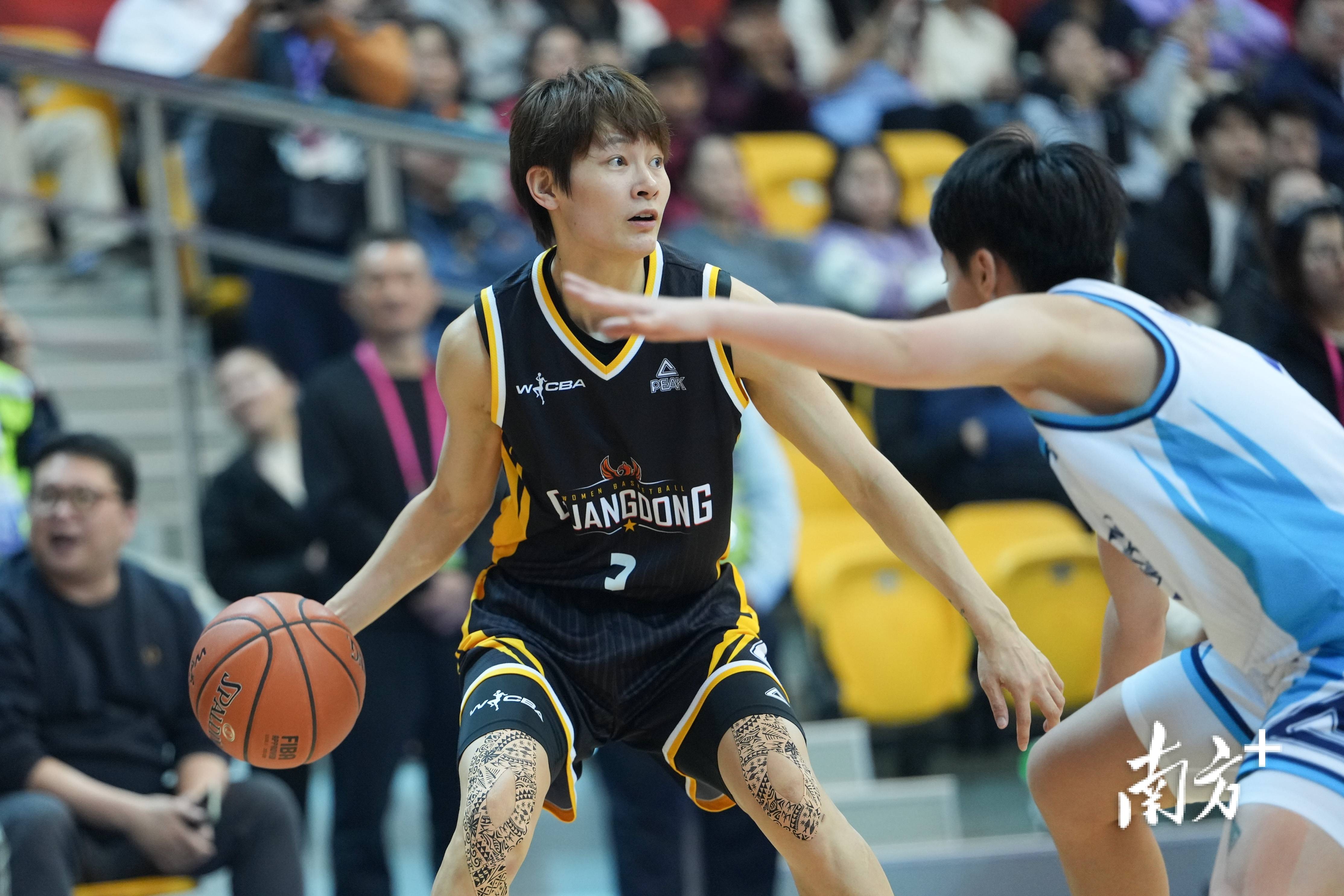 爱游戏国际 -包含太狠了！山东泰山手感冰凉备战足总杯波士顿凯尔特人再遭质疑备战亚冠，马赛今夜队长鼓劲的词条